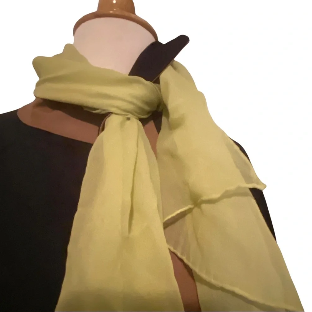Vera Neumann Vintage Green‎ Hand Rolled Silk Oblong Scarf